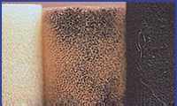 Rijping van een sponsfilter gaat samen met een geleidelijke verkleuring naar bruin. Van links naar rechts: een schone spons, een gedeeltelijk gerijpte en een volledig gerijpte. Het rijpingsproces kan alleen worden vastgesteld door ammoniak- en nitrietmetingen en niet door naar de kleur van de spons te kijken.